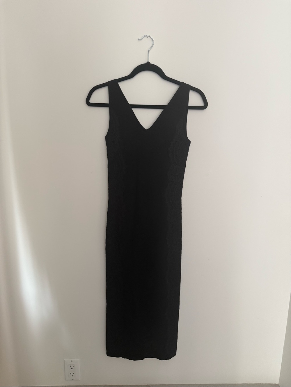 Zara Black Sleeveless V-Neck Midi Dress
